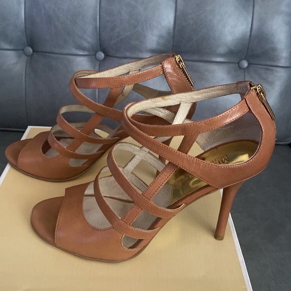 Michael Kors Jessie Zip Back Leather High Heel - Picture 3 of 7